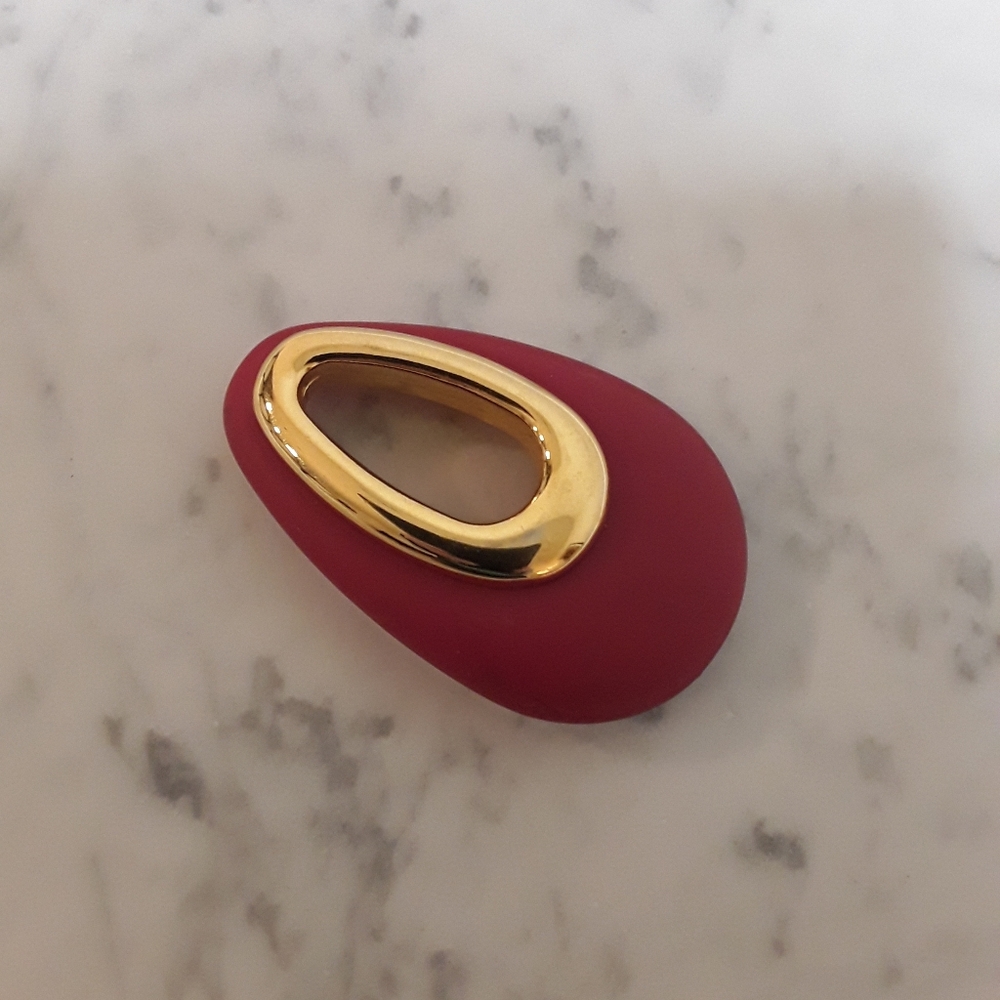 Liz Claiborne Vintage Goldtone  and Red Oval Brooch